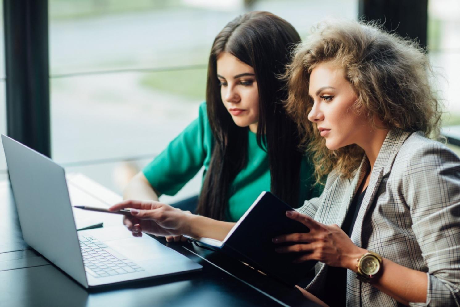 Mediu profesional pentru consultanță în diversificare și strategii financiare pentru afaceri